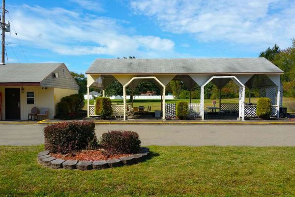 BUDGET INN CORNING (Corning)